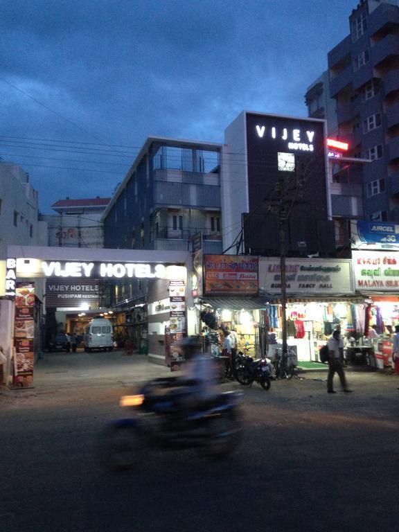 Vijey Hotels Tiruchirappalli Bagian luar foto