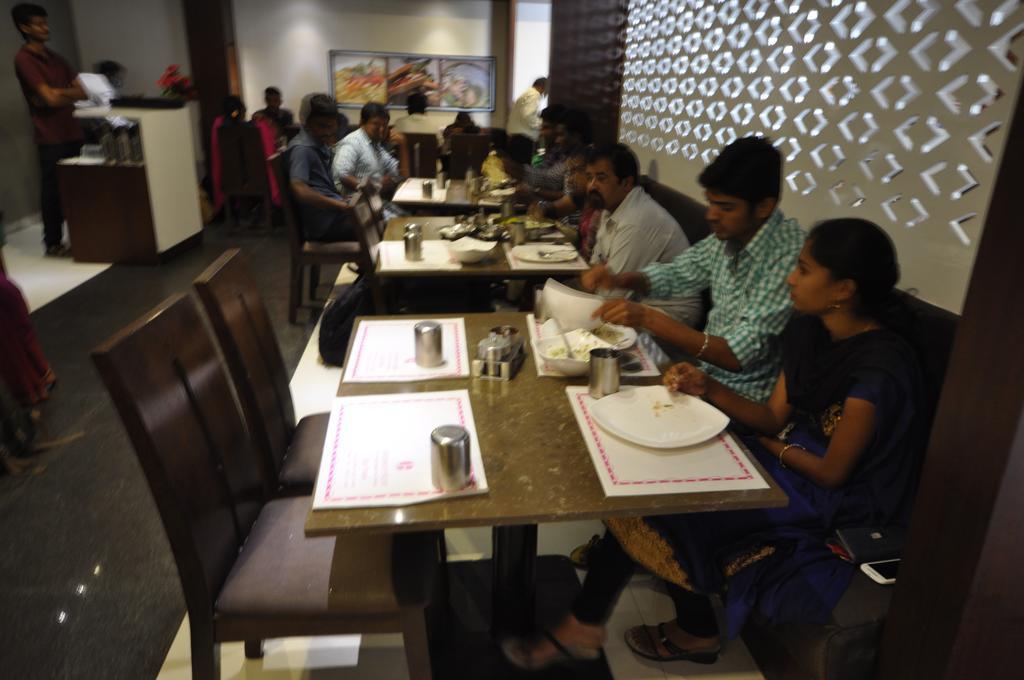 Vijey Hotels Tiruchirappalli Bagian luar foto