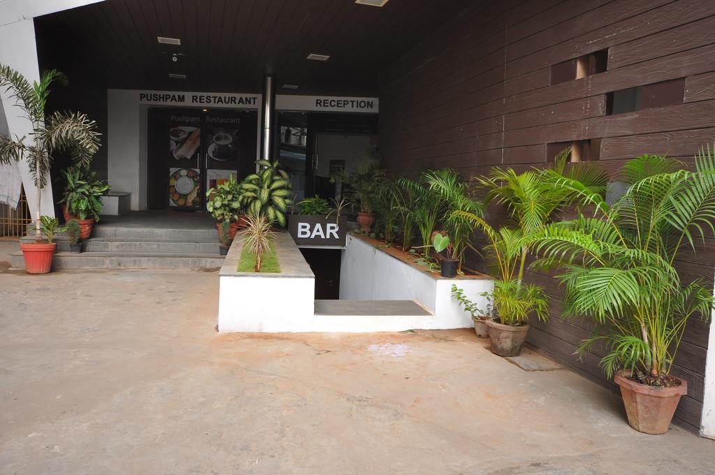 Vijey Hotels Tiruchirappalli Bagian luar foto